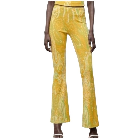 ZARA Gorgeous Firfirli Jakarli Flare
Stretchy Yellow Green - Picture 1 of 8